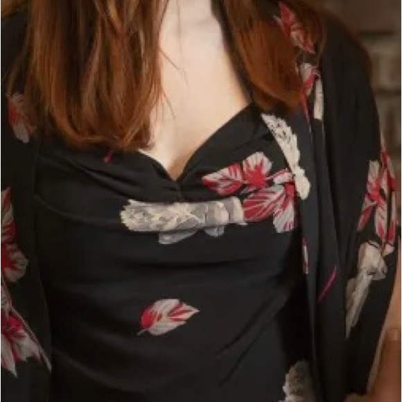 ISO Kimono shirt from the Time Traveler’s Wife (2022 HBO show) - Picture 1 of 2